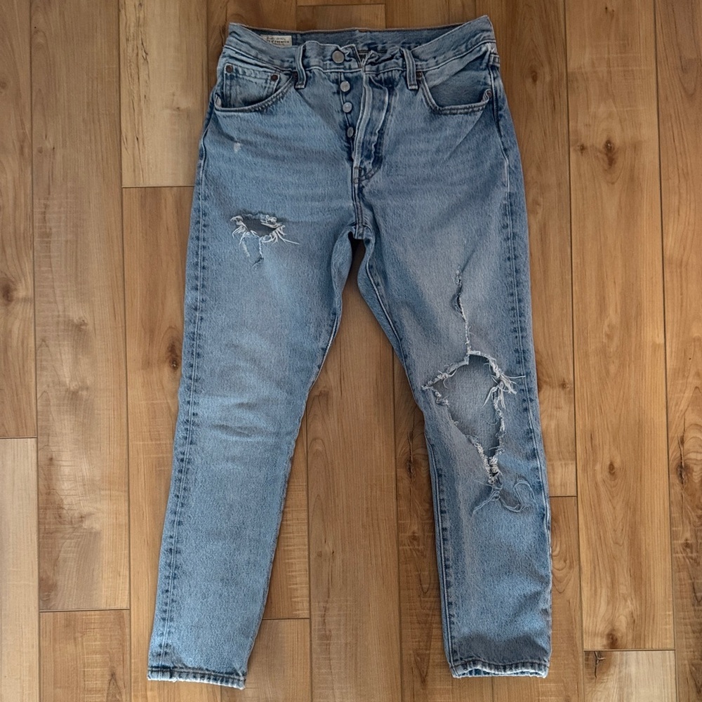 Levi’s 501 skinny Distressed Light Blue Jeans size 28 inseam 27